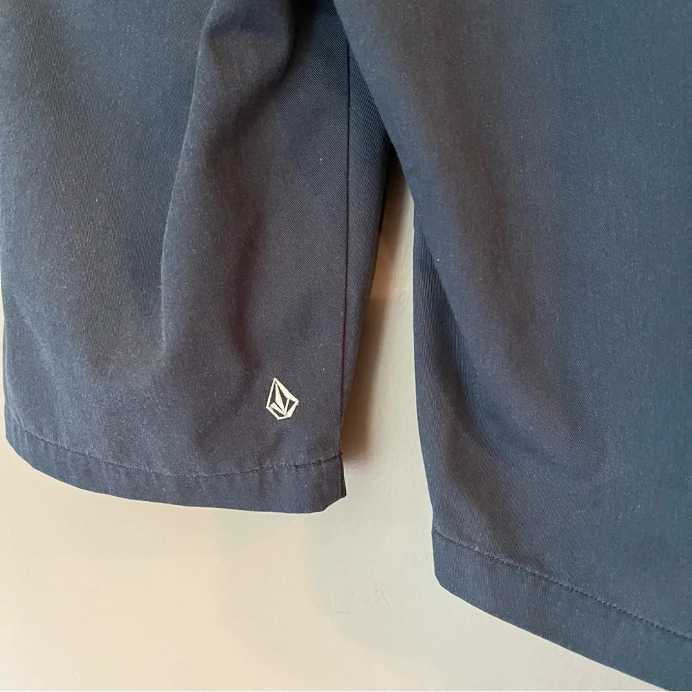 VOLCOM Y2K Vintage Blue Bermuda Chino Board Shorts Embroidered Logo Size 33